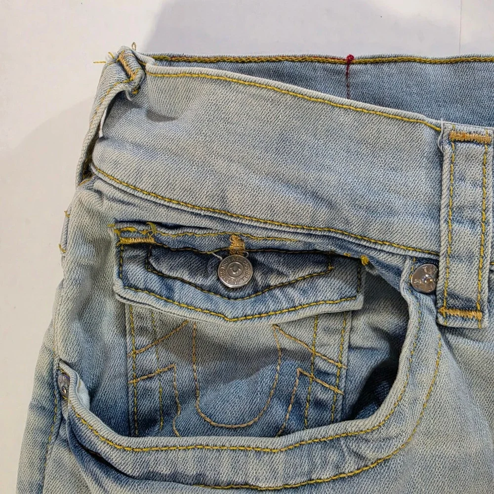 True Religion Geno Flap Relaxed Slim Blue Light Wash Denim Jeans Size 32 Y2K